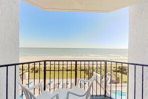 Property grounds - 5th Floor Oceanfront Snowbird Friendly Studio w/ WiFi, AC, Pool/Hot Tub (Myrtle Beach)