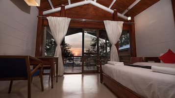 Individually furnished, desk, soundproofing, free WiFi