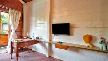 Deluxe Cottage, Pool View | 1 bedroom, individually furnished, desk, soundproofing