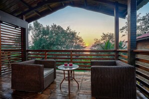 Deluxe cottage, uitzicht op het strand | Uitzicht vanaf balkon