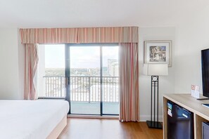 Iron/ironing board, Internet, bed sheets