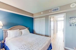 1 bedroom, iron/ironing board, Internet, bed sheets - 18th-floor beachfront condo with beach access & views, balcony, hot tubs & pools (Myrtle Beach)