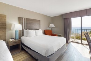 Iron/ironing board, Internet, bed sheets - 3rd-floor oceanfront studio with central AC, pool, & hot tub (Myrtle Beach)