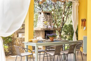 تناول الطعام بالخارج