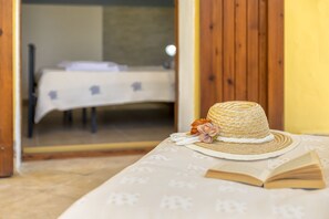 3 عدّة غرف نوم ومكتب ومكواة/لوح كي وسرير سفر