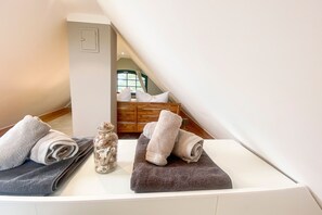 Unclassified image, 5 of 27, button