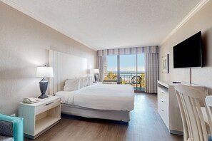 مكواة/لوح كي وخدمة الإنترنت وملاءات أسرّة