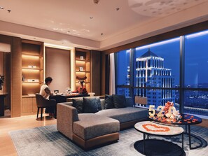 Executive Suite, 1 Bedroom, City View | In-room safe, desk, laptop workspace, iron/ironing board - Baotou Marriott Hotel (Baotou)
