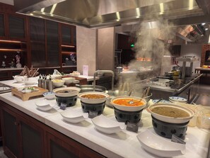 Colazione a buffet a pagamento, servita tutte le mattine 
