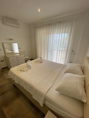 7 bedrooms, in-room safe, iron/ironing board, free WiFi