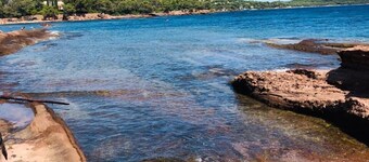 Quiet house with private pool, close to beaches and town center