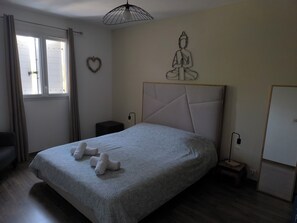 3 bedrooms, iron/ironing board, travel crib, free WiFi