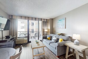 TV - 12th-floor ocean-view condo with 2 balconies, pool, hot tub & WiFi (Myrtle Beach)