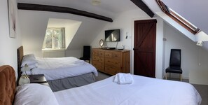 4 sovrum, skrivbord, strykjärn/strykbräda och gratis wi-fi