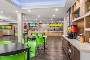 Colazione a buffet inclusa, servita tutte le mattine 