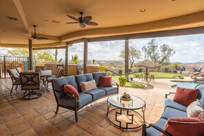 Outdoor dining - Happy Valley Hideaway | Resort-like home with amazing views & walking distance to hiking trails! (Phoenix)