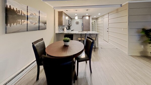 Condo, 2 Bedrooms | Dining