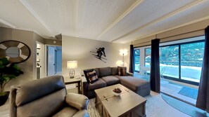 Condo, 2 Bedrooms | Living area