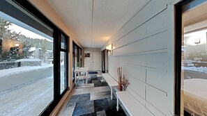 Condo, 2 phòng ngủ | Nội thất