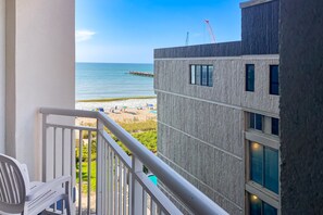 Property grounds - Partial ocean-view condo with pool, lazy river & hot tub - snowbird-friendly (Myrtle Beach)
