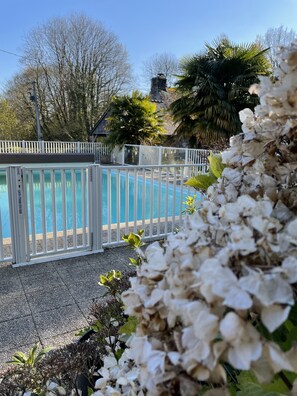 Alberca al aire libre y alberca climatizada