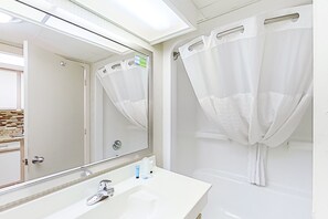 Hair dryer, towels - 15th-floor oceanfront condo with great beach views, hot tubs, pools, lazy river (Myrtle Beach)
