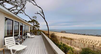 OAKRIDGE COTTAGE 3 bedrooms, 2 baths, ocean view sundeck