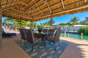 Outdoor dining - Escape the cold, dreary winter days and head to tropical weather and waters! (Marathon)