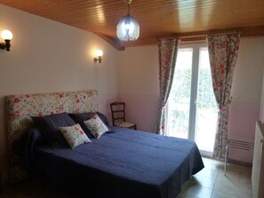1 dormitorio, tabla de planchar con plancha, cuna de viaje y wifi gratis