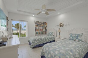 2 bedrooms, iron/ironing board, free WiFi, bed sheets - Island House Beach Resort 11S (Siesta Key)