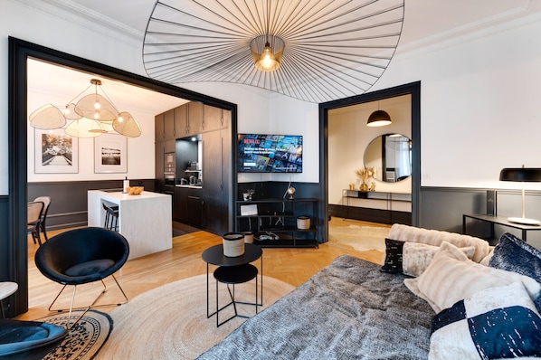 Télévision, médiathèque, vidéothèque, chaîne hi-fi