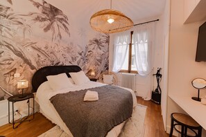 2 bedrooms, iron/ironing board, travel cot, WiFi