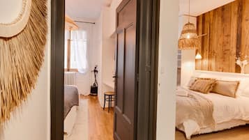 2 habitaciones, tabla de planchar con plancha, cuna de viaje y wifi
