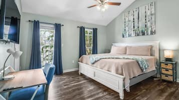 3 bedrooms, desk, iron/ironing board, free WiFi