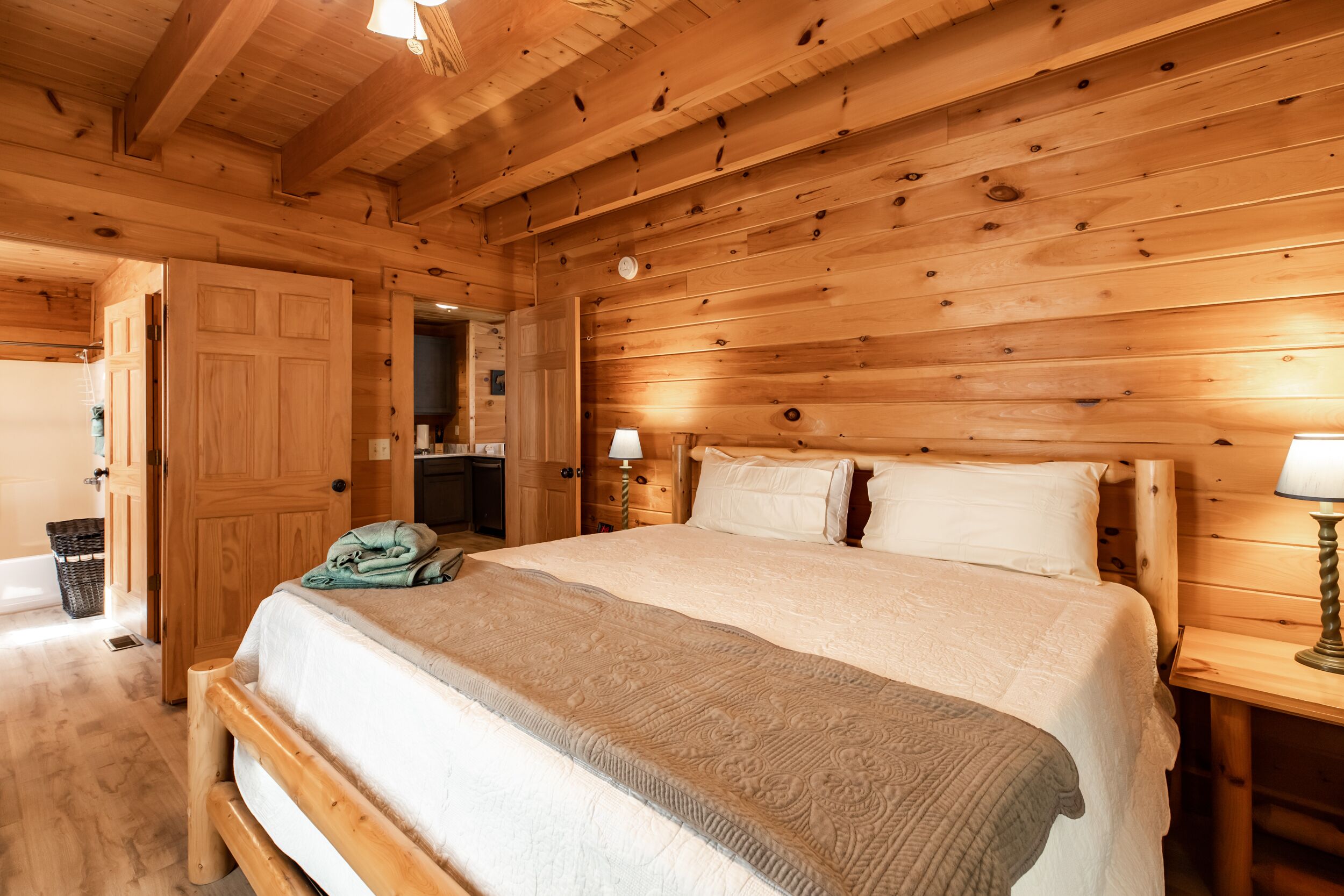 2 habitaciones, tabla de planchar con plancha y wifi gratis 