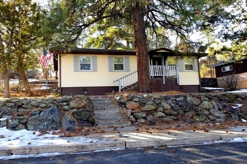 Hillside Cottage In The Pines With Great Views