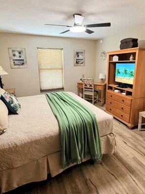 2 bedrooms, in-room safe, iron/ironing board, free WiFi - Naples Resort Living at its Finest (Naples)