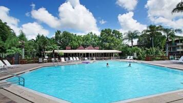 Piscine extérieure, piscine chauffée