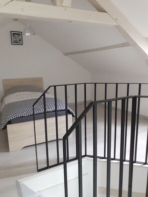 4 makuuhuonetta, vauvan matkasänky, ilmainen Wi-Fi, vuodevaatteet