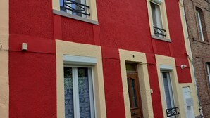 A red and beige building with multiple windows and a door. - The house of happiness ⭐⭐⭐ (Fumay)