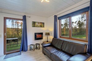 Smart-TV, Kamin, DVD-Player, Stereoanlage