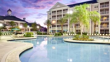 Piscine extérieure, piscine chauffée