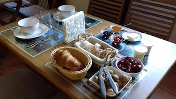 朝食無料