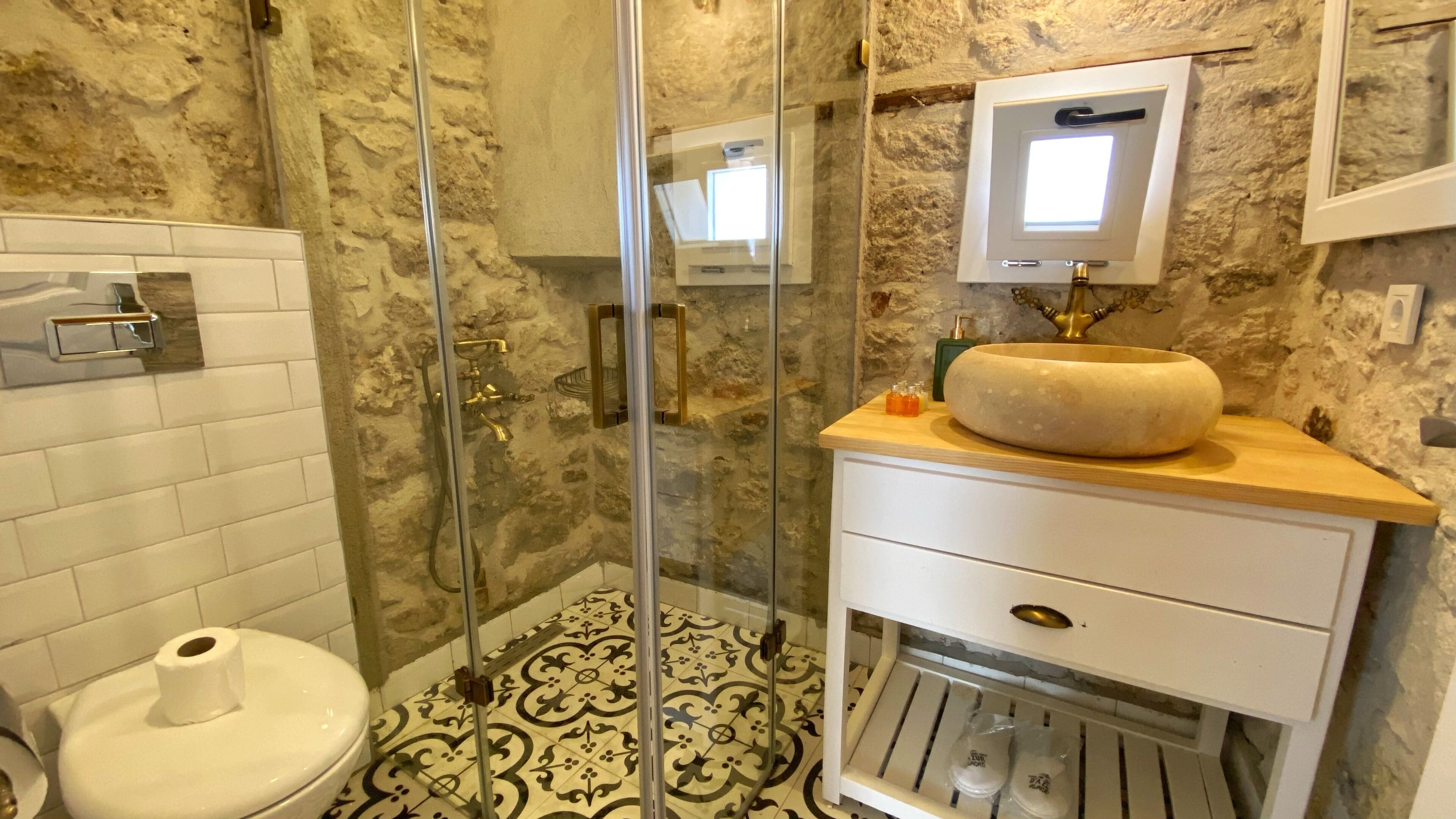 shower, free toiletries, hair dryer, slippers