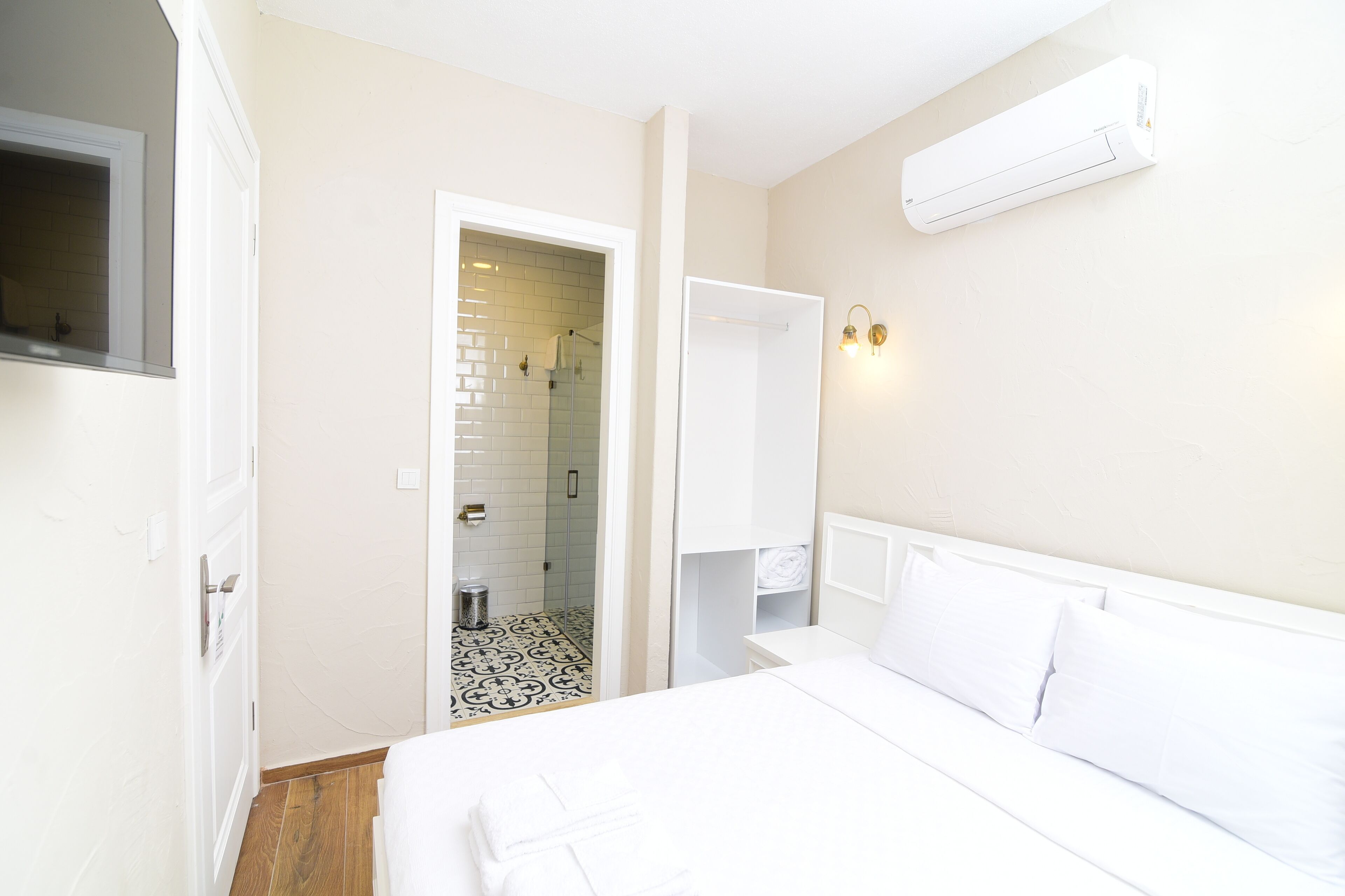 standard double room | 2 bedrooms, premium bedding, minibar, in-room safe