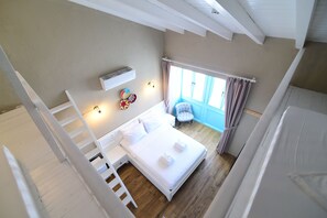 A bedroom with a bunk bed, a bedside table, a wall-mounted air conditioner, and a window with curtains. - Jardin d'Azur Alacati (Cesme)