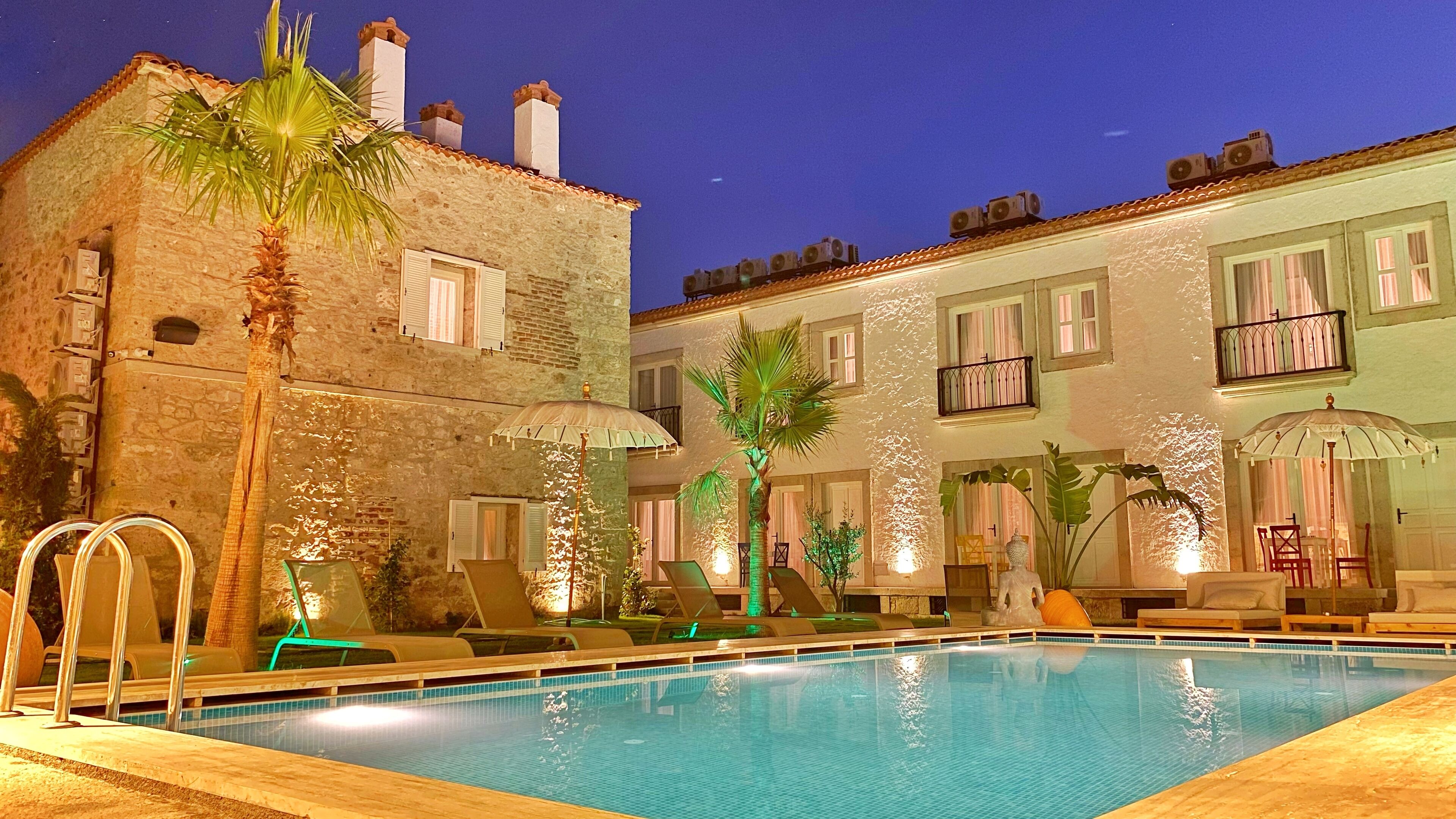 outdoor pool, open 7:30 am to 8:30 pm, pool loungers