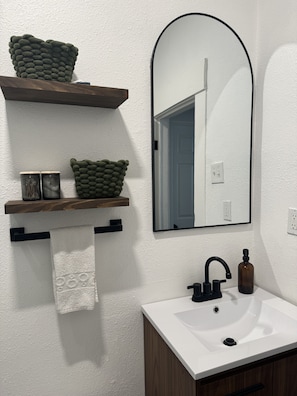 Doccia, asciugacapelli, bidet, asciugamani