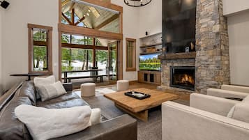 TV connectée, cheminée, lecteur de DVD