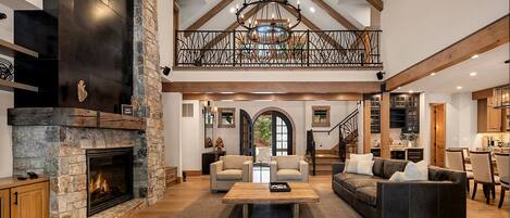 TV connectée, cheminée, lecteur de DVD